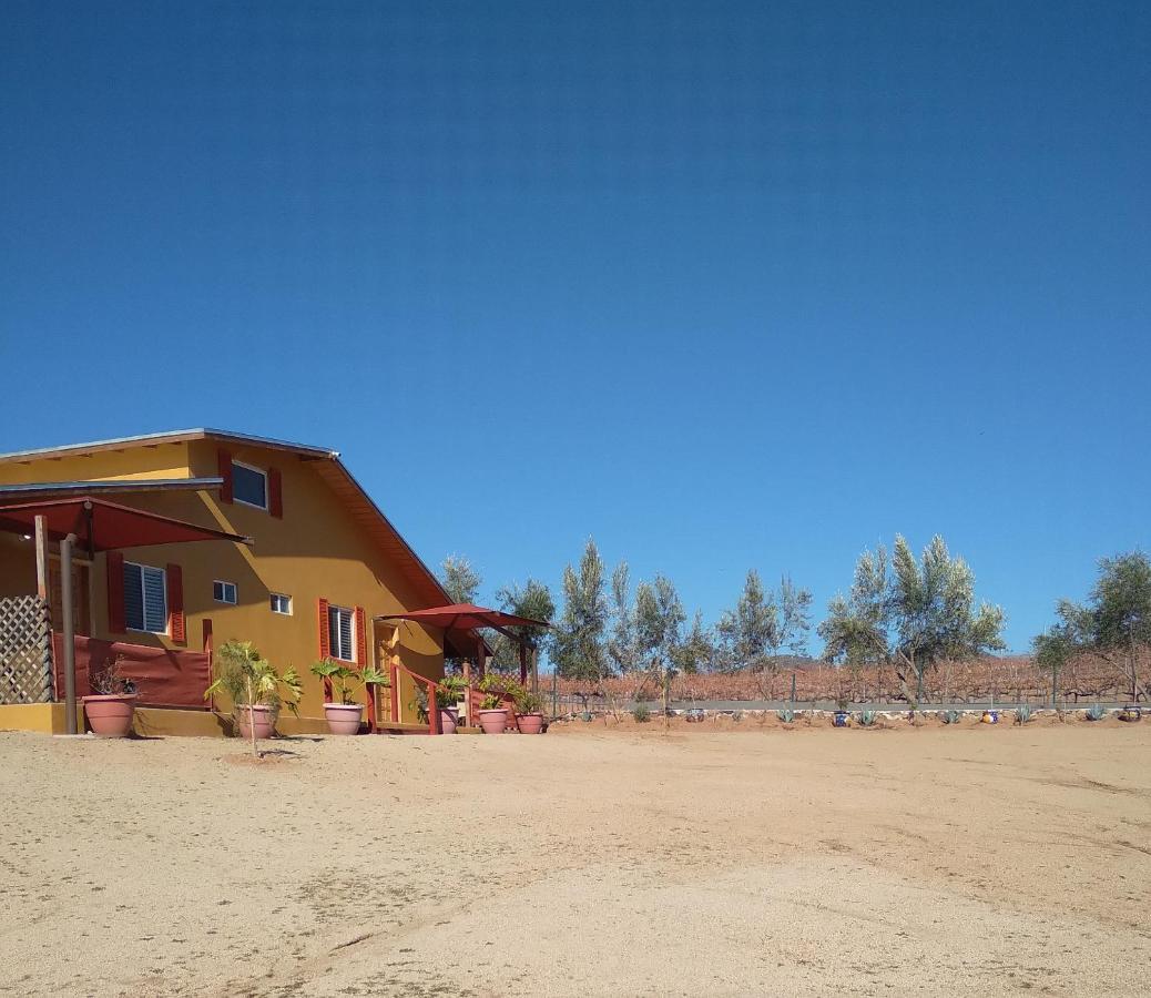 Posada Soleil Bed & Breakfast บาเย เด กัวลาลูเป ภายนอก รูปภาพ