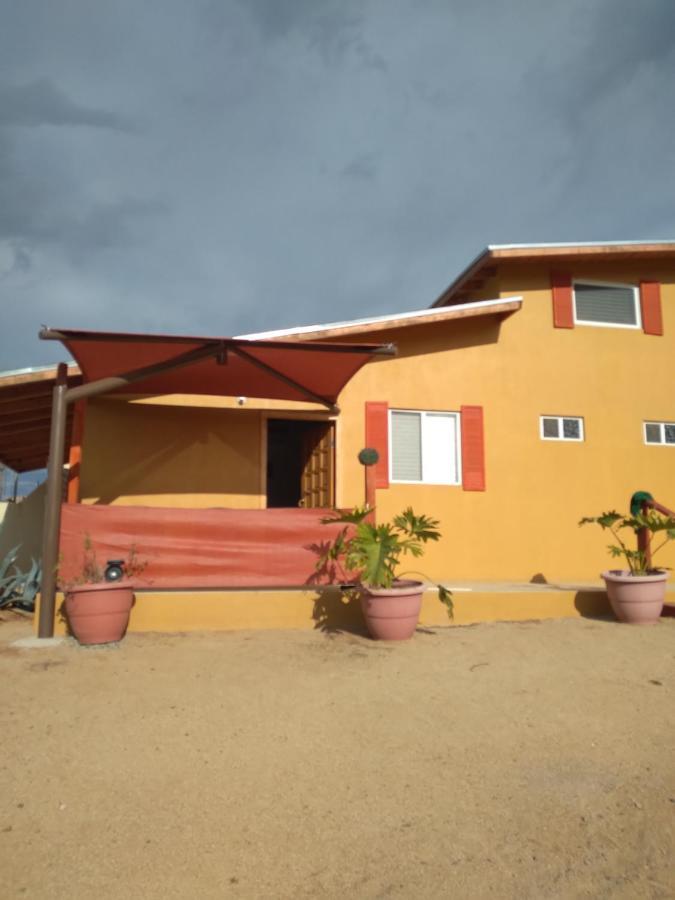 Posada Soleil Bed & Breakfast บาเย เด กัวลาลูเป ภายนอก รูปภาพ